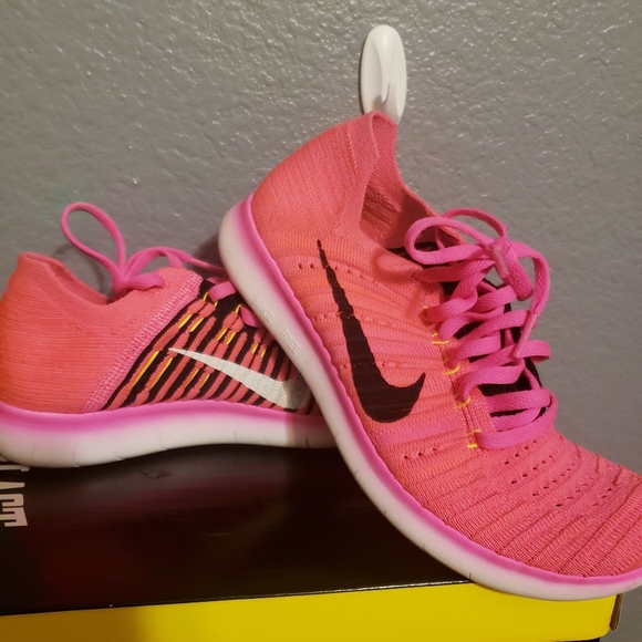 nike free rn flyknit pink